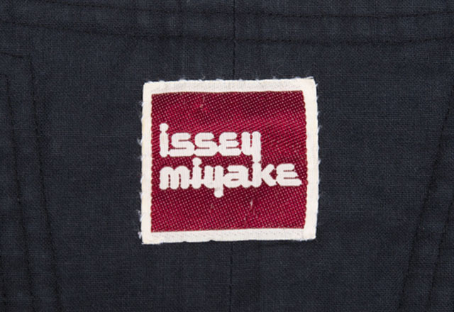 HOW TO FIND OUT THE ERA OF ISSEY MIYAKE WITH THE BRAND LABEL