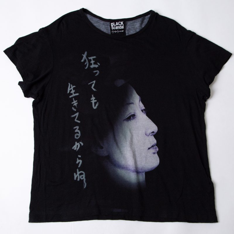 BLACK Scandal Yohji Yamamoto Face & Lettering Printed Top
