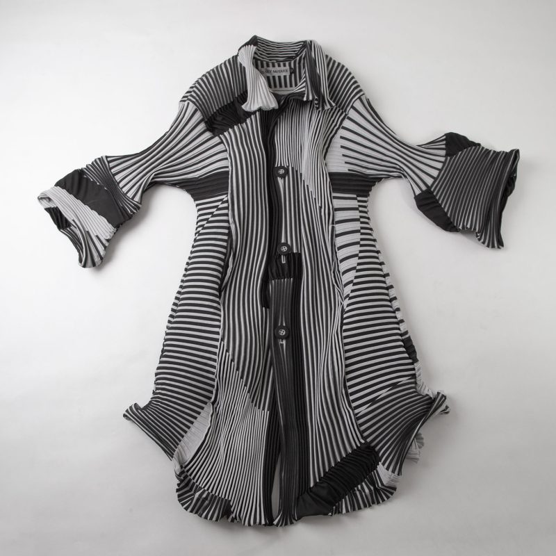 ISSEY MIYAKE Bi-color Striped Pleats Coat