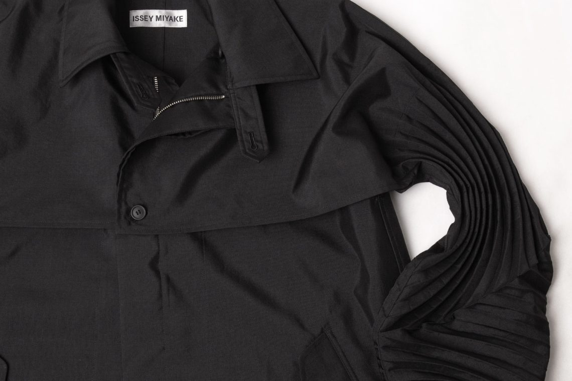 A/W2022 ISSEY MIYAKE Pleat Sleeve Design Coat