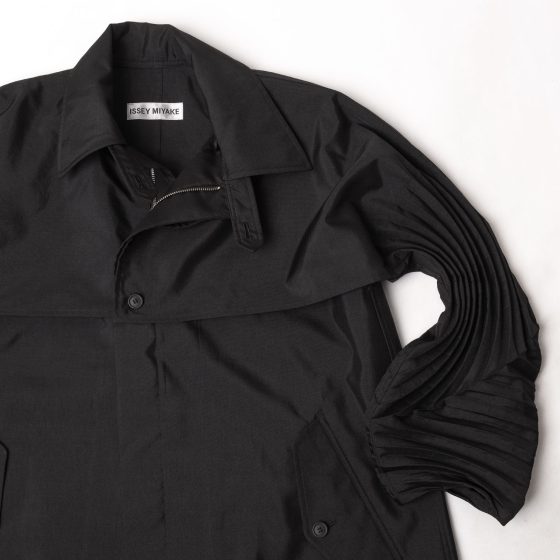 A/W2022 ISSEY MIYAKE Pleat Sleeve Design Coat