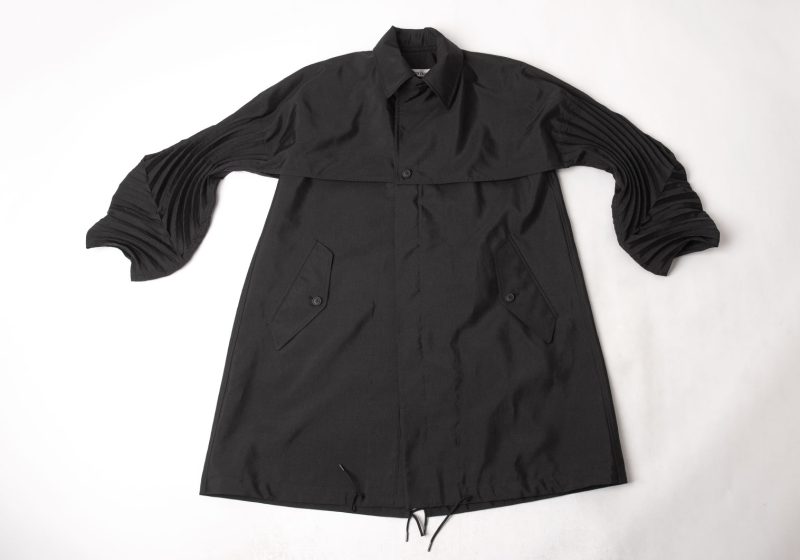 A/W2022 ISSEY MIYAKE Pleat Sleeve Design Coat