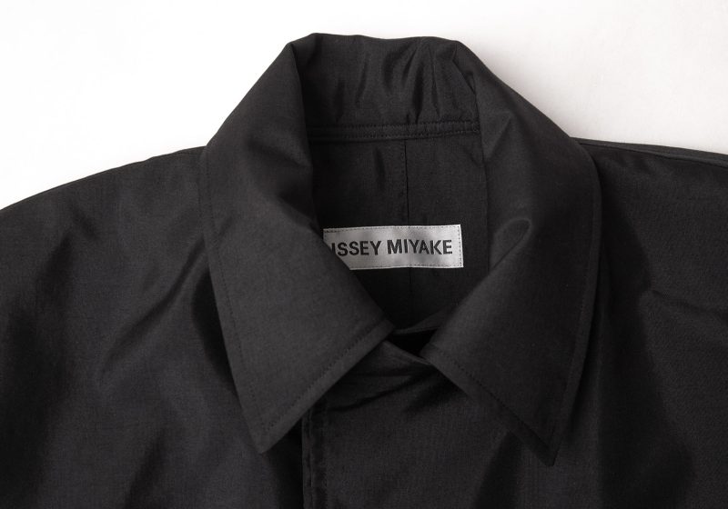 A/W2022 ISSEY MIYAKE Pleat Sleeve Design Coat