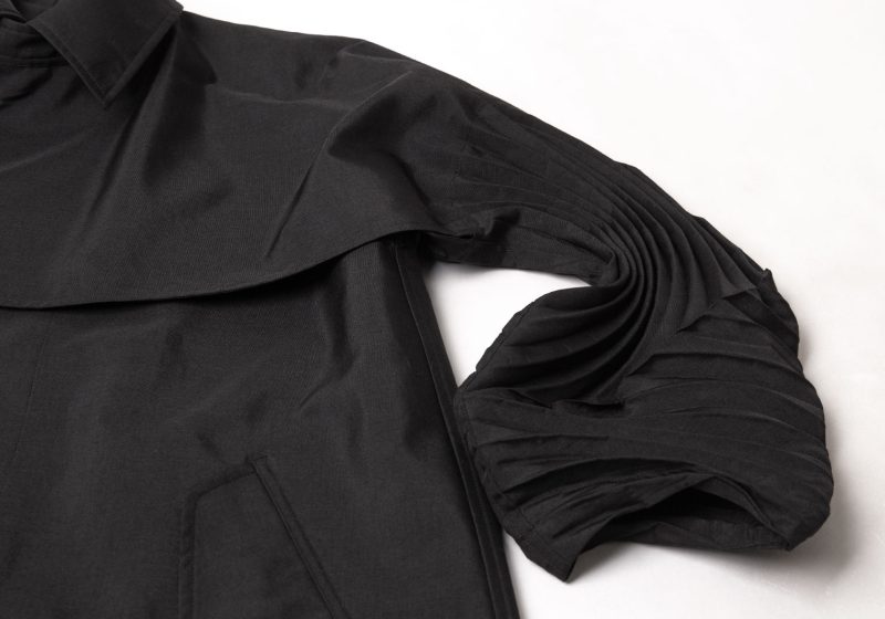 A/W2022 ISSEY MIYAKE Pleat Sleeve Design Coat